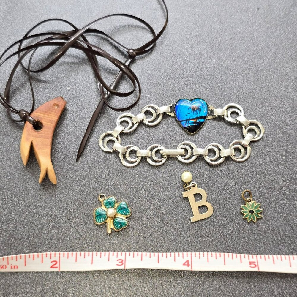 Assorted Vintage Jewelry Set Heart Bracelet & Wood Fish Pendant Necklace cm2234